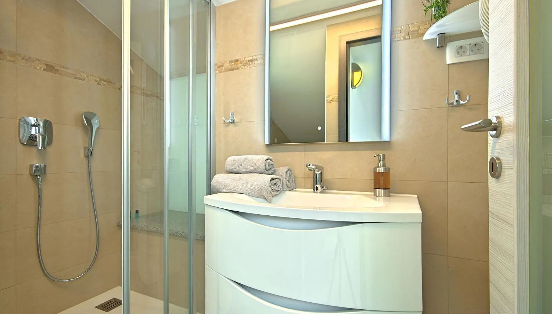 Villa Crystallina