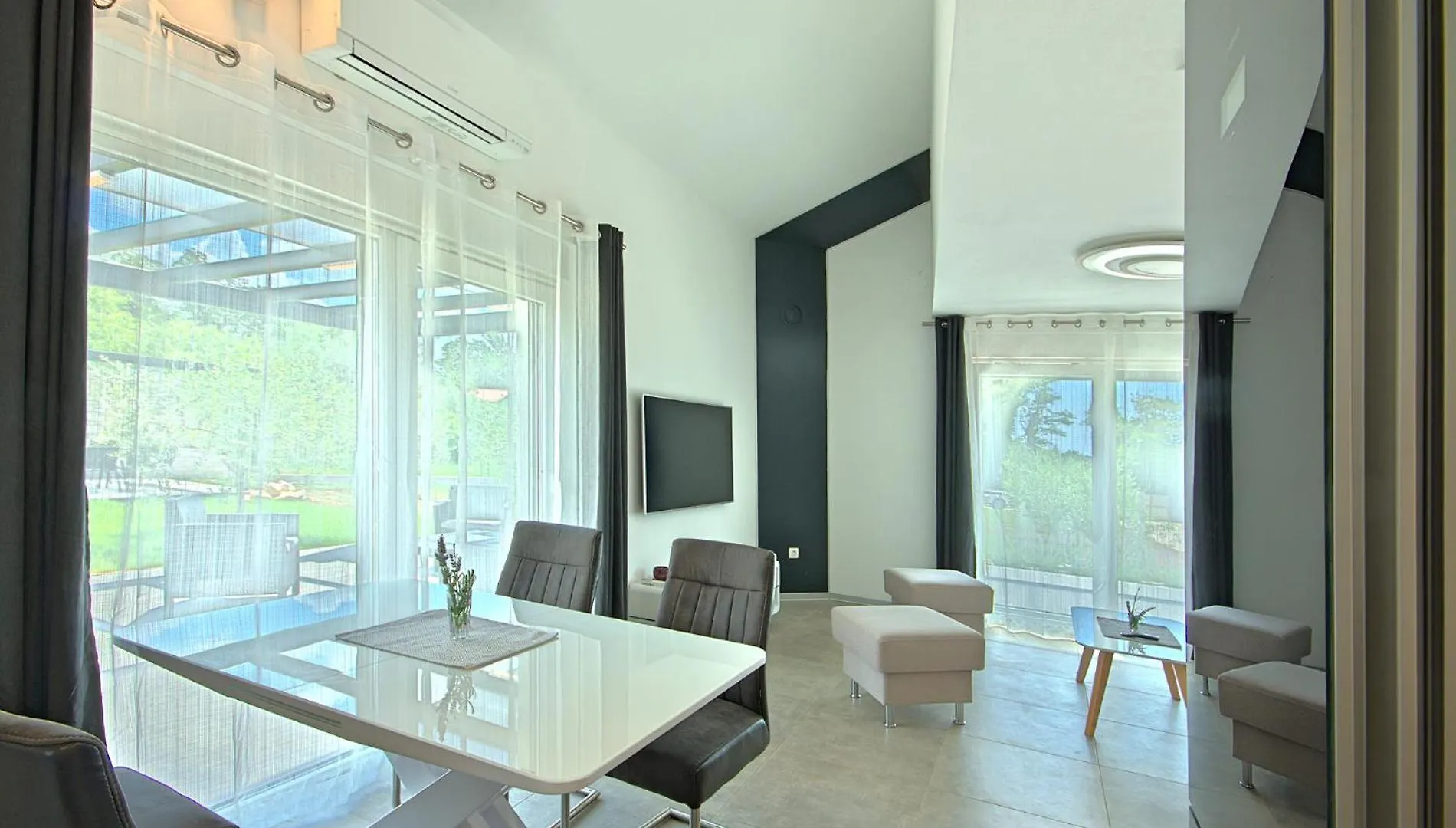 Villa Crystallina